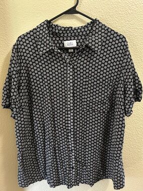 croft & barrow Black and White Daisy-Print Short Sleeve Blouse